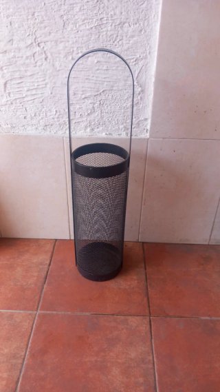 Paragüero de metal negro