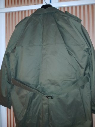 Gabardina verde forrada de paño