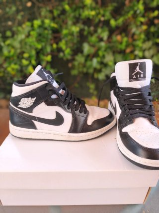 Nike Air Jordan 1 Mid Talla 37.5. Unisex.