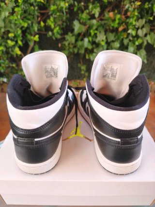 Nike Air Jordan 1 Mid Talla 37.5. Unisex.