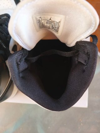 Nike Air Jordan 1 Mid Talla 37.5. Unisex.