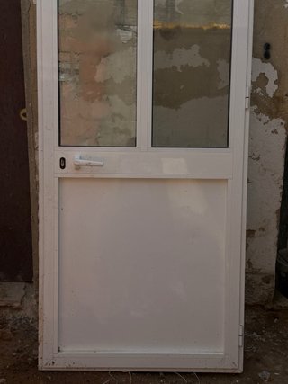 Puerta aluminio blanco con cristal