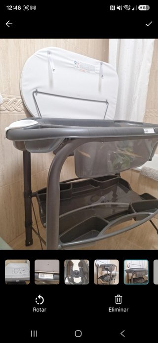 Cambiador bañera gris marca. No tiene desperfectos