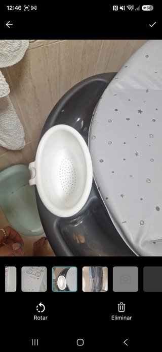 Cambiador bañera gris marca. No tiene desperfectos