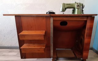 Máquina de Coser Refrey con Motor + mueble + lote.