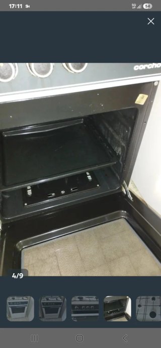 Cocina de gas bombona y ciudad
