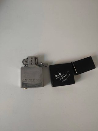 Due Zippo: a gas e a benzina