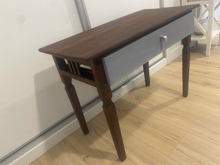 Mesa auxiliar madera cajón gris