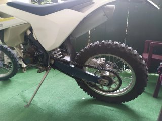 Husqvarna Enduro Moto Blanca y Azul