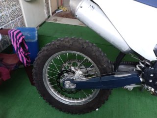 Husqvarna Enduro Moto Blanca y Azul
