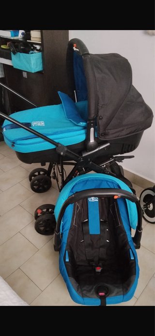 Carrito de bebé azul