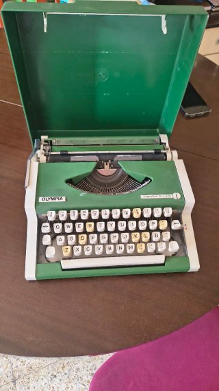 Máquina de Escribir Olympia Traveller de Luxe