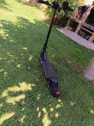 Patinete eléctrico negro