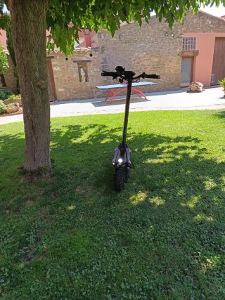 Patinete eléctrico negro
