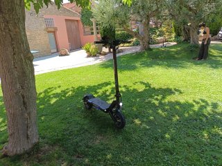 Patinete eléctrico negro