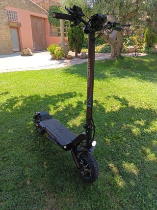 Patinete eléctrico negro