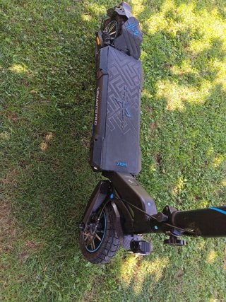 Patinete eléctrico negro