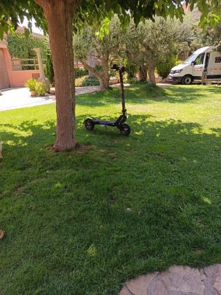 Patinete eléctrico negro
