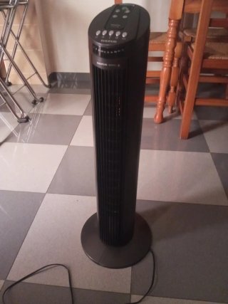 Ventilador de pie Taurus Negro