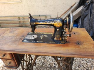 Máquina de Coser Antigua SINGER