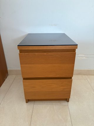 Mesita de noche IKEA madera y cristal