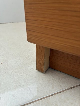 Mesita de noche IKEA madera y cristal