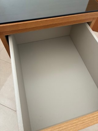 Mesita de noche IKEA madera y cristal