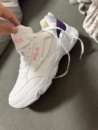 Zapatillas Fila Blancas y Moradas