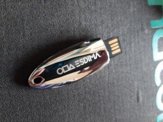 200 Pendrives Flashbay (100x16GB + 100x8GB)