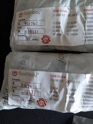 200 Pendrives Flashbay (100x16GB + 100x8GB)