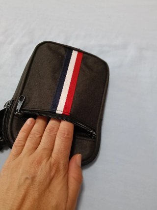 Bolso bandolera unisex negro y multicolor