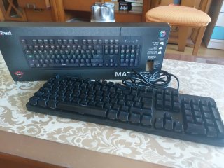 Teclado Mecánico Trust con LED