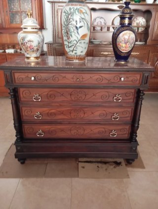 Cómoda de madera con tapa de mármol madera nogal y