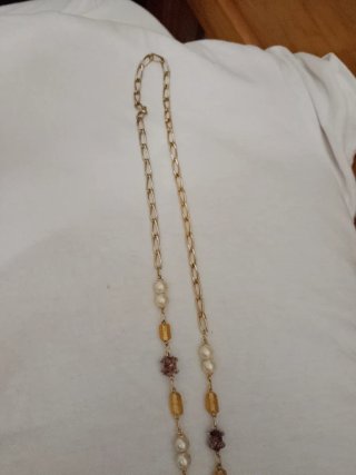 Collar bisutería dorado con perlas y cuentas