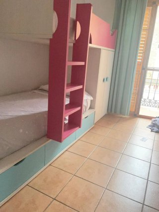 Dormitorio juvenil litera y armario
