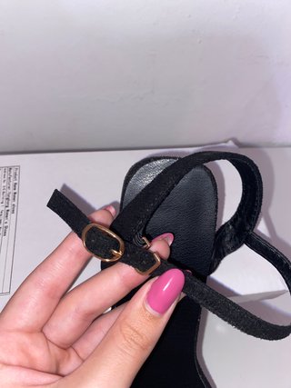 Sandalias negras tacón bajo