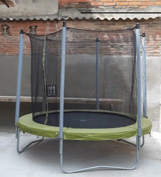 Cama elástica con red de seguridad