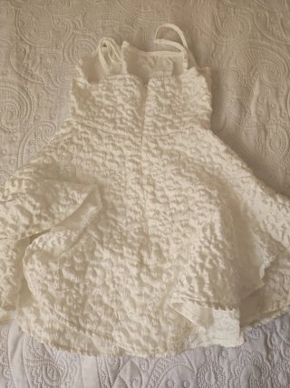 Vestido corto blanco con textura