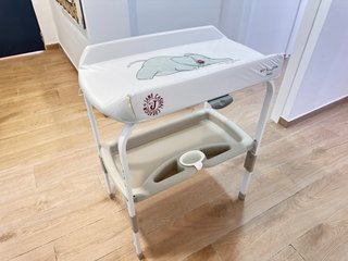 Cambiador y bañera para bebé