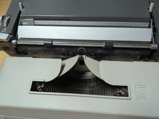 Máquina de escribir Olivetti Linea 90