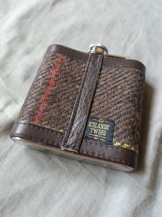 Petaca Tweed Estilo Islandés acero