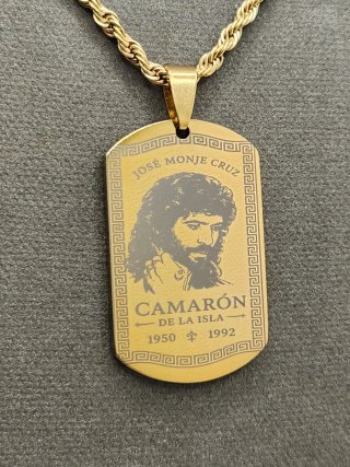 Medalla Camarón Acero Quirúrgico Chapado Oro