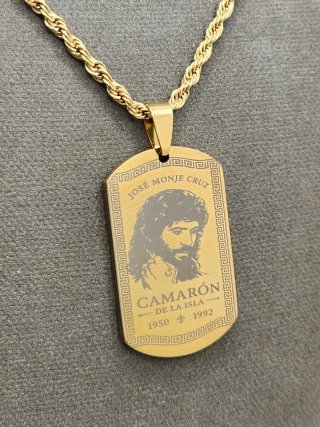 Medalla Camarón Acero Quirúrgico Chapado Oro
