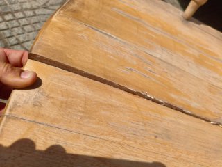 Mecedora antigua de madera para restaurar