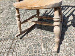 Mecedora antigua de madera para restaurar