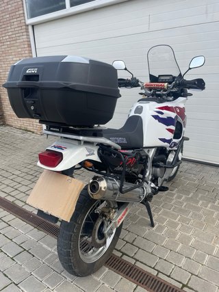 Honda Africa Twin RD07 1999 restaurada