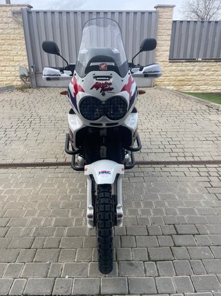 Honda Africa Twin RD07 1999 restaurada