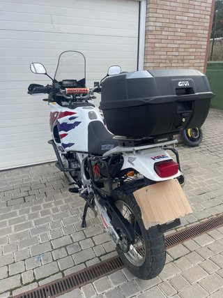 Honda Africa Twin RD07 1999 restaurada