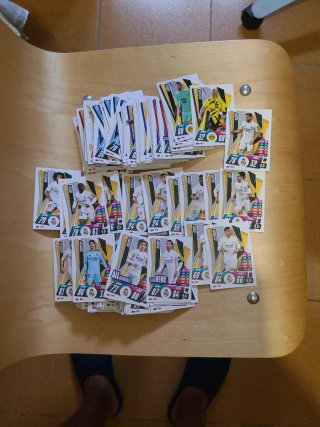 215 cromos Adrenalyn Match Attax Champions 20/21