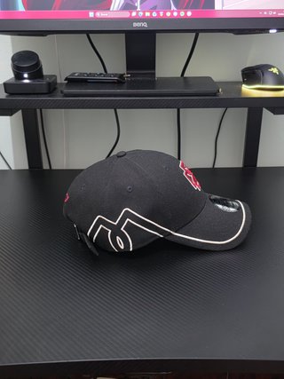 Gorra New Era Duki Negra Roja